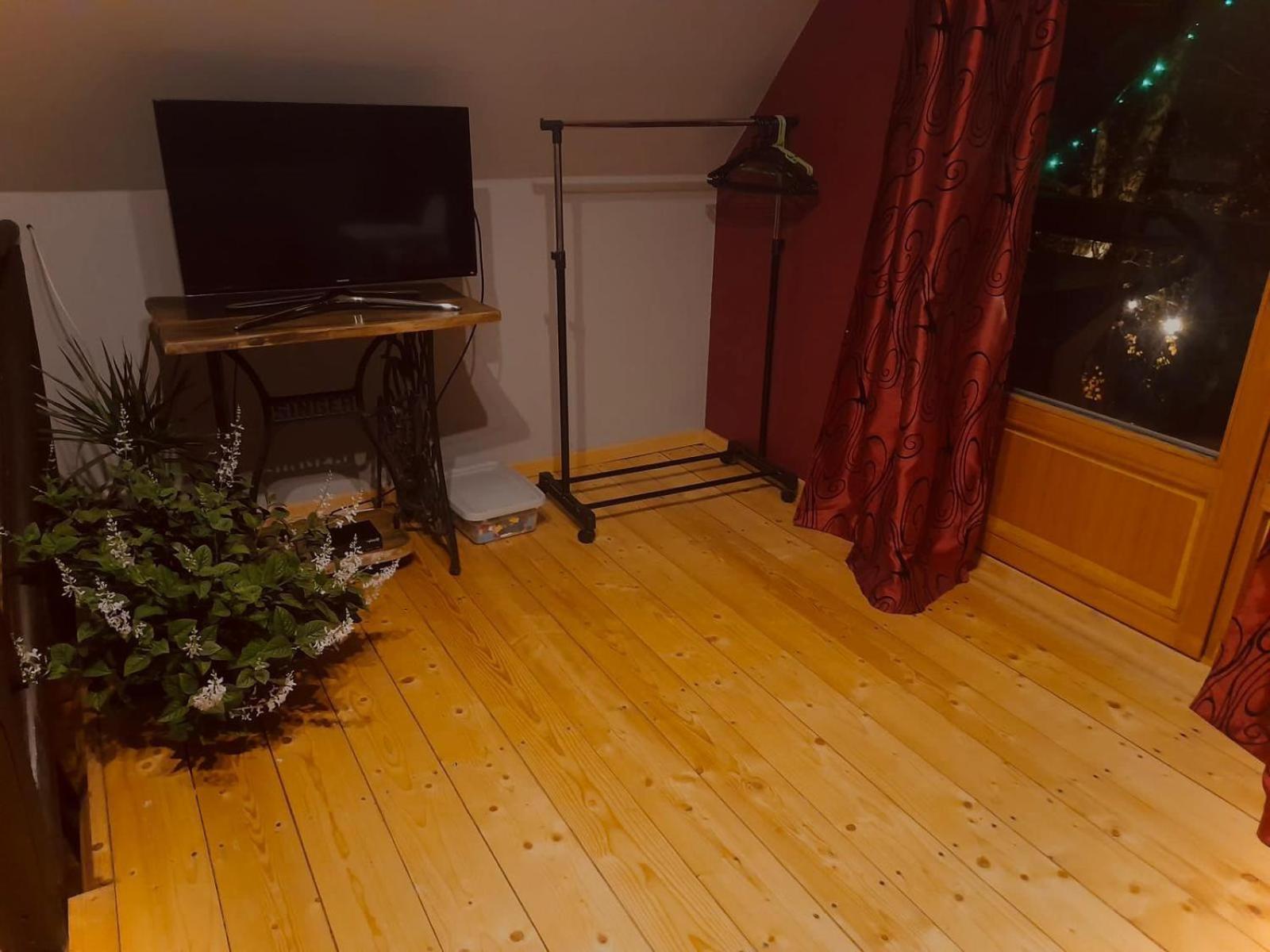 Ezerkalni Villa Raiskums Dış mekan fotoğraf