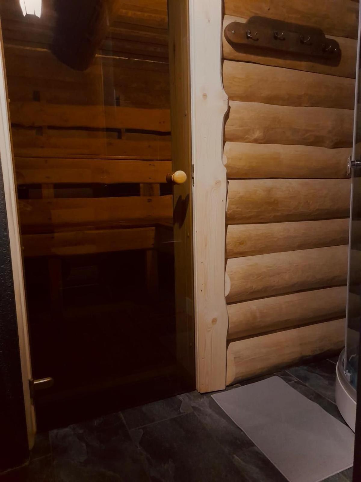 Ezerkalni Villa Raiskums Dış mekan fotoğraf