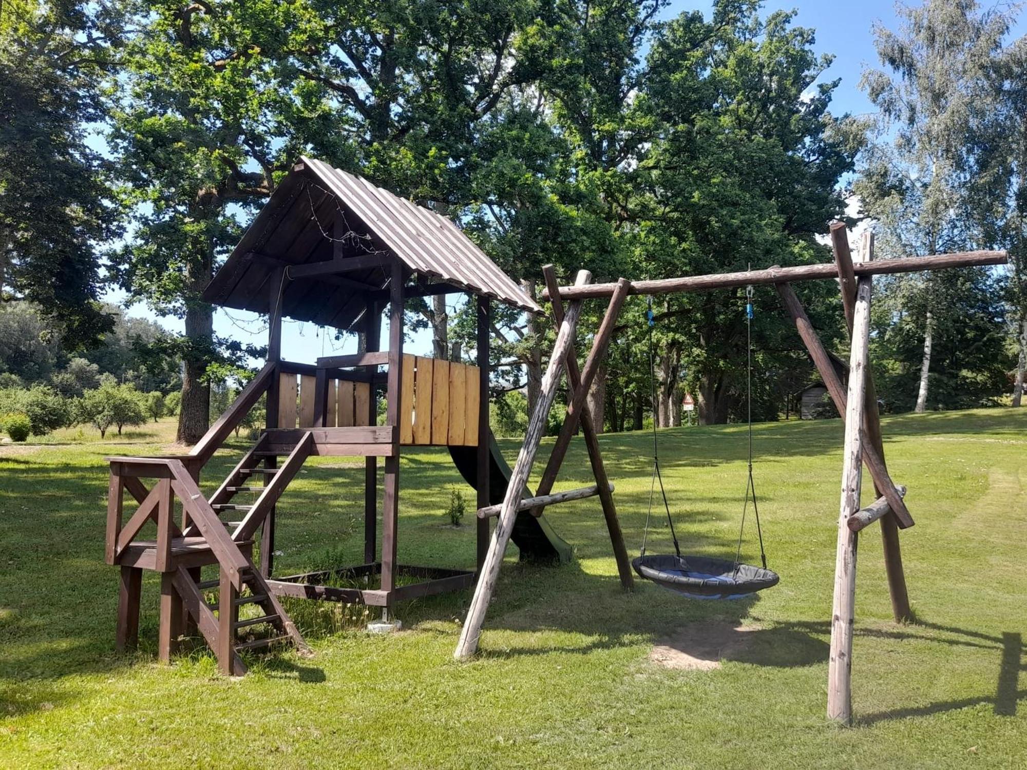 Ezerkalni Villa Raiskums Dış mekan fotoğraf