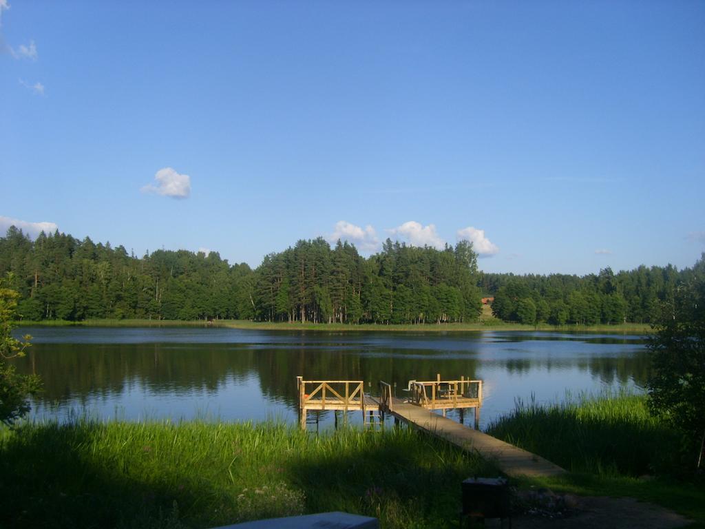 Ezerkalni Villa Raiskums Oda fotoğraf